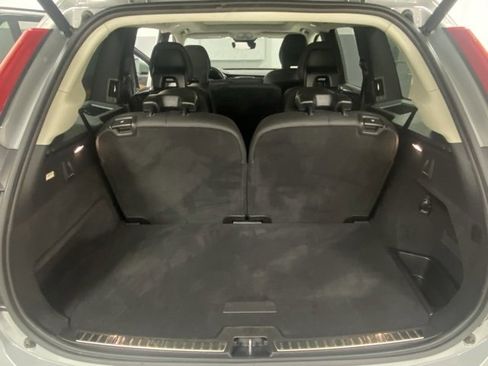 Used 2025 Volvo XC90 B6 Plus image 9
