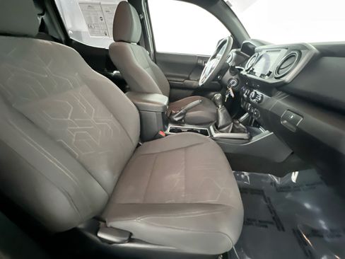Used 2019 Toyota Tacoma TRD Sport AWD/4WD image 30