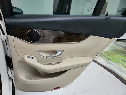 Used 2018 Mercedes-Benz GLC 300 GLC300 w/ Premium Package image 30