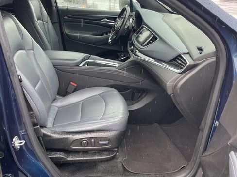 Used 2022 Buick Enclave Essence AWD/4WD image 11