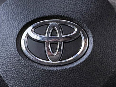 Used 2023 Toyota Corolla Cross L image 18