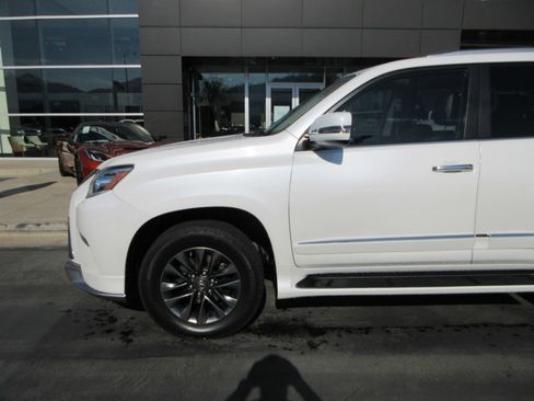 Used 2017 Lexus GX 460 Premium AWD/4WD image 2