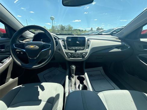 Used 2018 Chevrolet Malibu LT FWD image 20