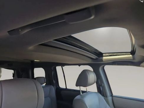 Used 2010 Honda Pilot Touring image 15