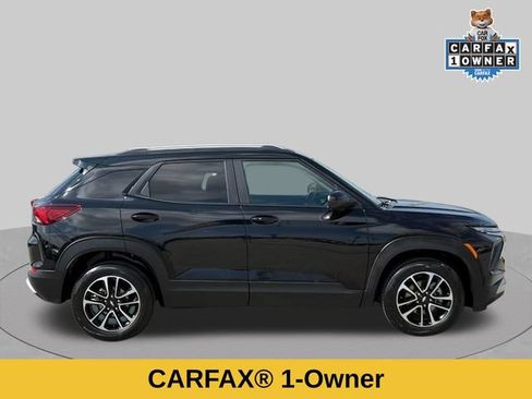 Used 2025 Chevrolet TrailBlazer LT AWD/4WD image 2