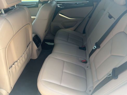 Used 2020 Porsche Macan AWD/4WD image 24