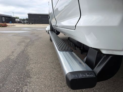 Used 2024 RAM 3500 Tradesman w/ Chrome Appearance Group AWD/4WD image 17