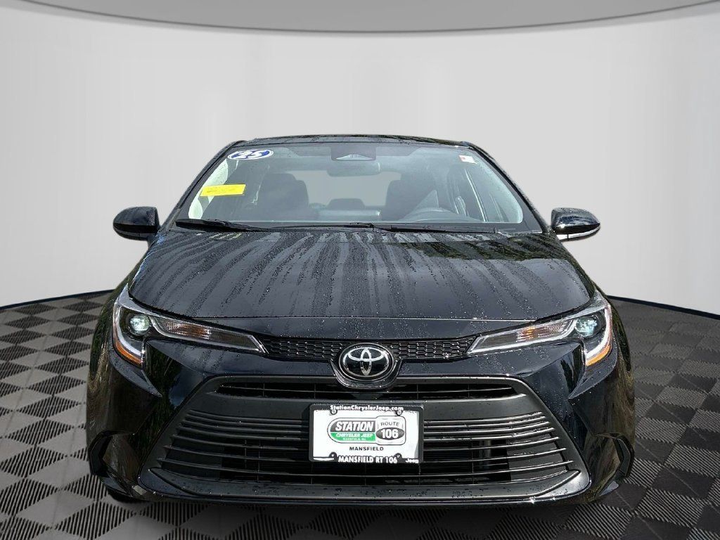 Used 2025 Toyota Corolla LE FWD image 8