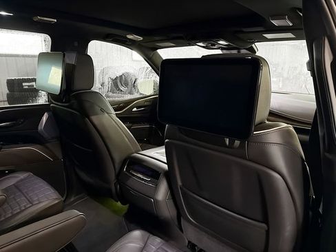 Used 2024 Cadillac Escalade ESV Premium Luxury Platinum AWD/4WD image 11