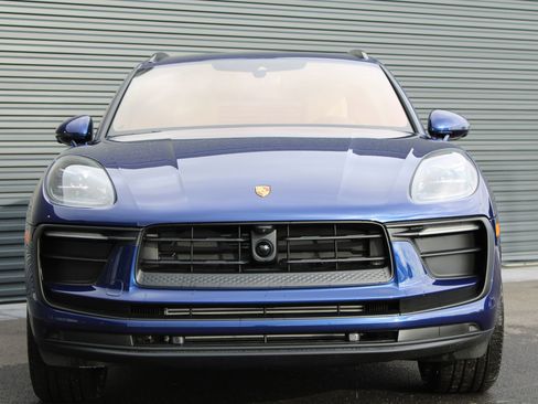 New 2026 Porsche Macan image 6