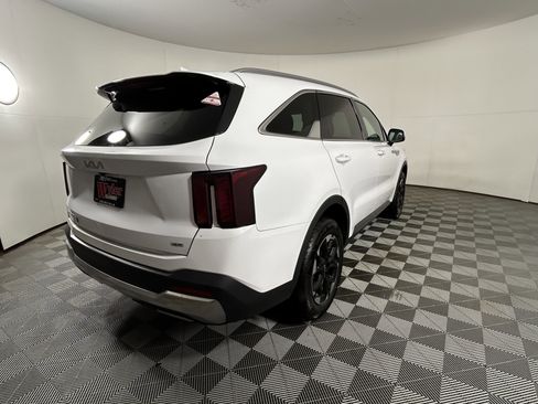 Used 2024 Kia Sorento S image 7