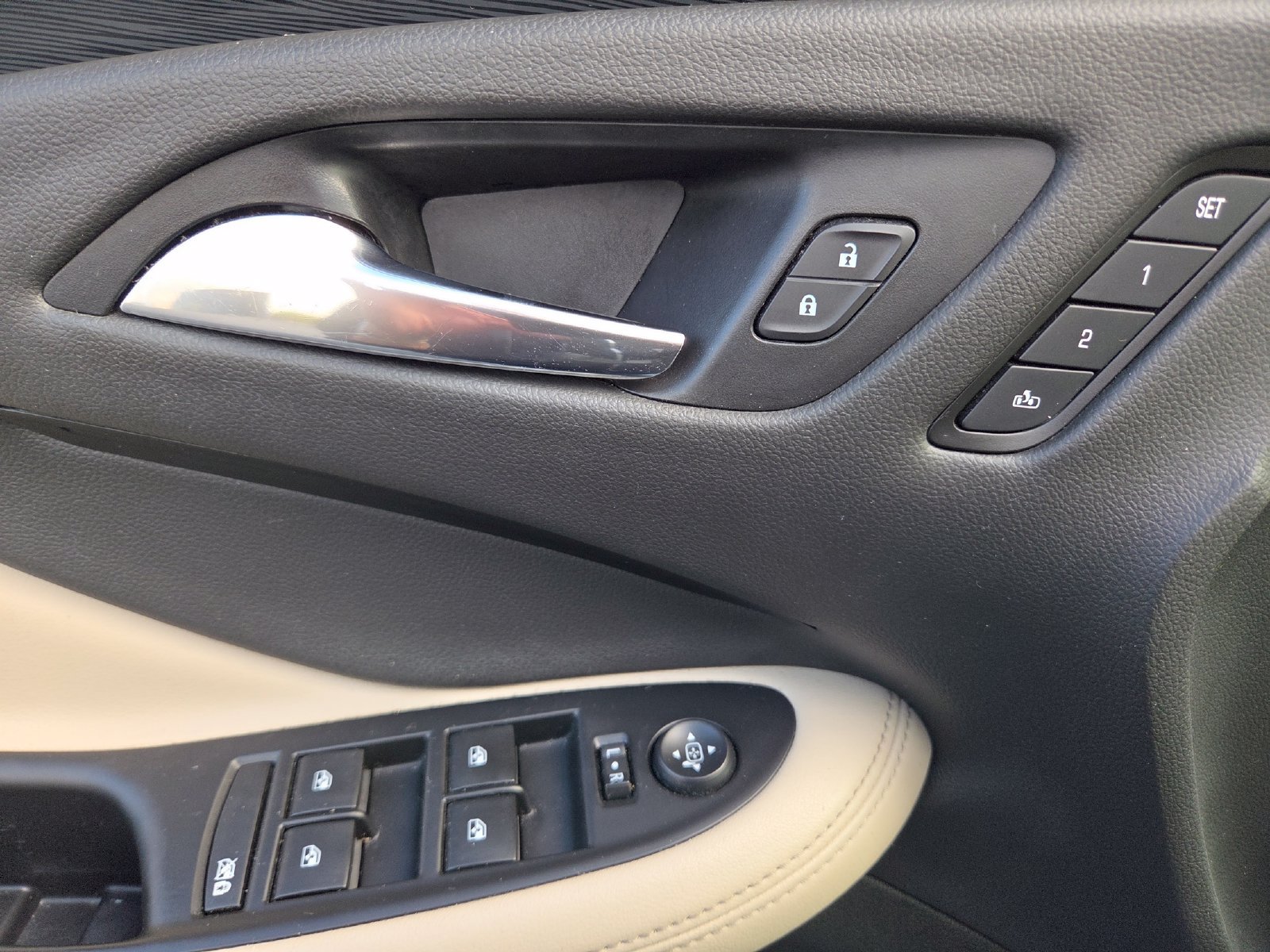Used 2018 Buick Envision Essence AWD/4WD image 23