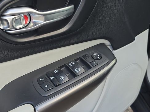 Used 2022 Jeep Cherokee Latitude Lux image 18