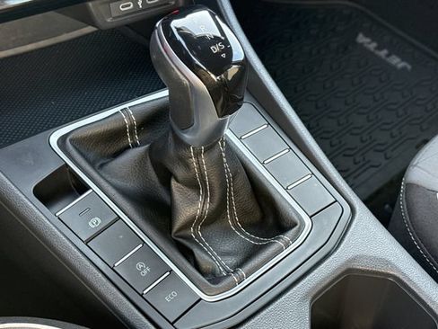 Used 2025 Volkswagen Jetta Sport FWD image 28