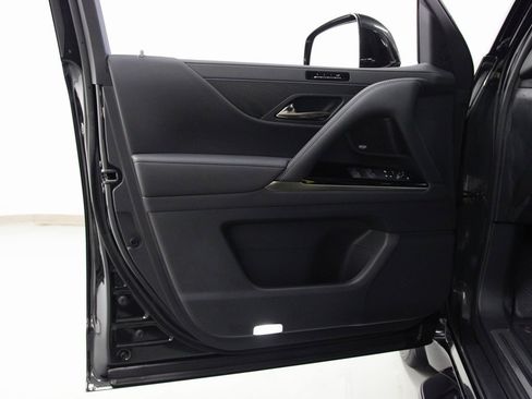 Used 2025 Lexus LX 700h Luxury image 18