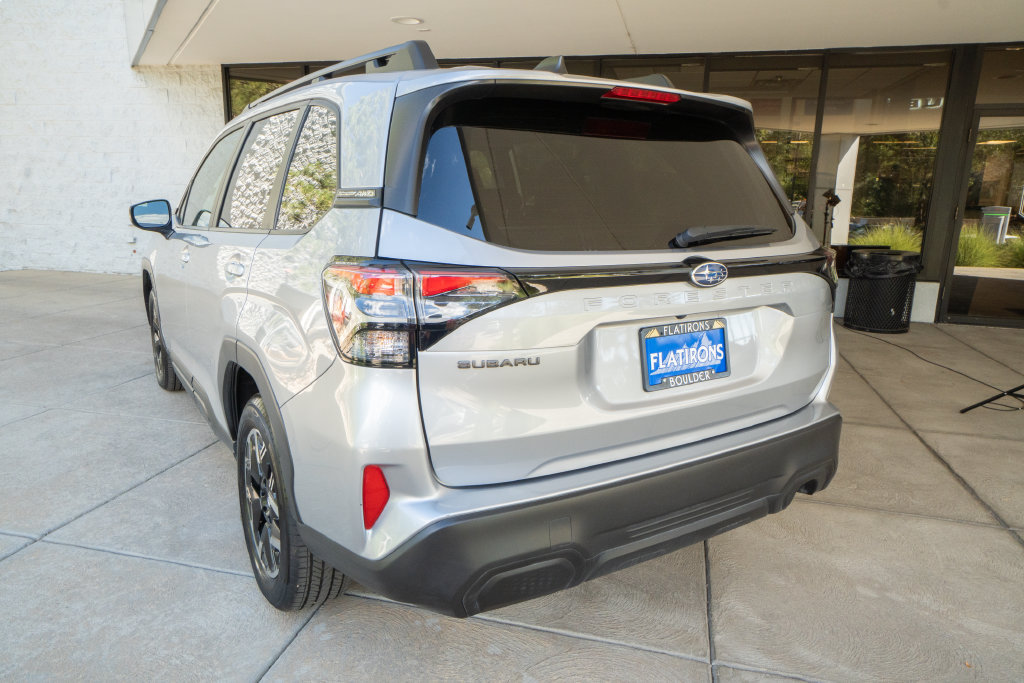 Certified 2025 Subaru Forester Premium AWD/4WD image 5