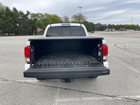 Used 2021 Toyota Tacoma SR AWD/4WD image 17