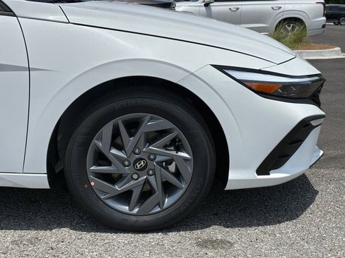 New 2026 Hyundai Elantra Hybrid FWD image 20