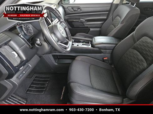 Used 2024 Nissan Pathfinder SV FWD image 23