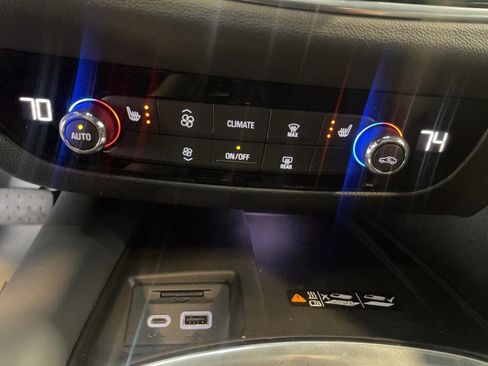 Used 2022 Buick Enclave Essence w/ Experience Buick Package image 17