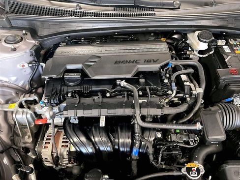 Used 2024 Hyundai Elantra SE FWD image 27