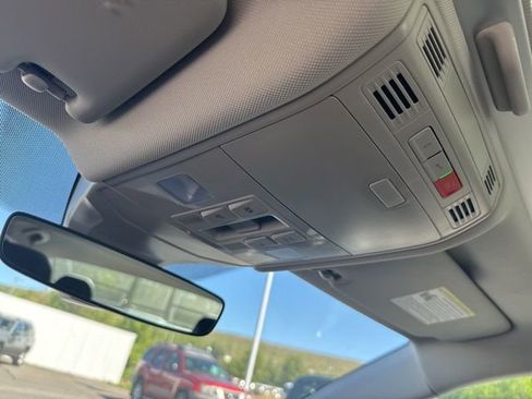 Used 2024 Volkswagen Jetta SE w/ Panoramic Sunroof Package FWD image 16