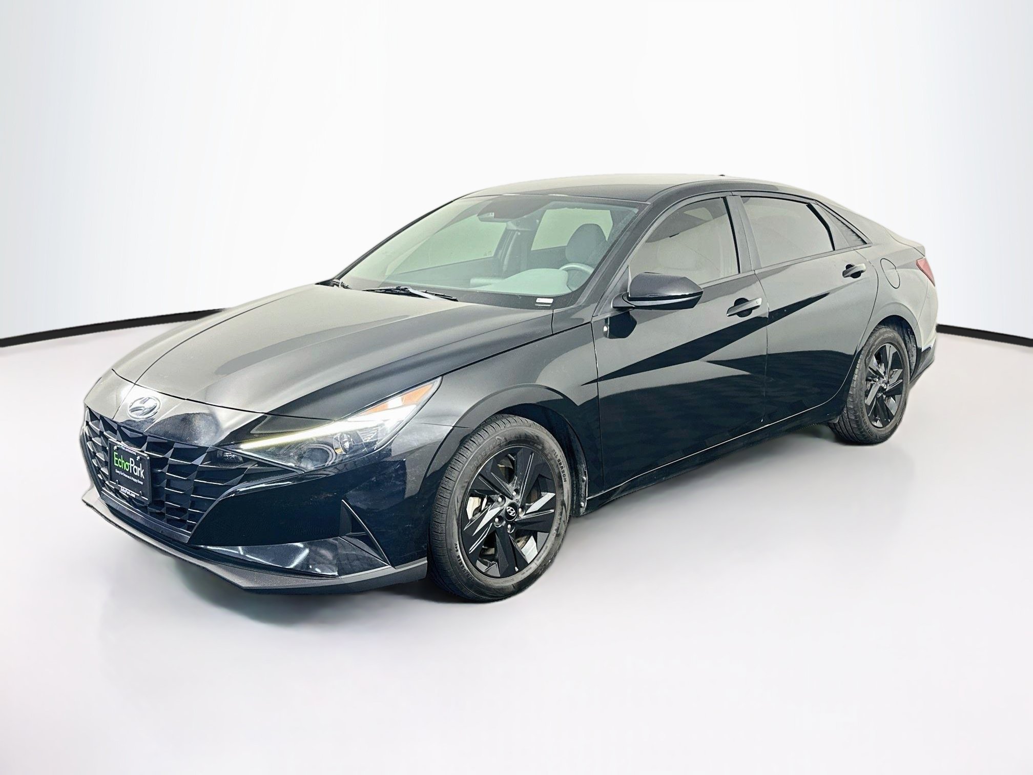 Used 2023 Hyundai Elantra SEL w/ Cargo Package FWD image 3