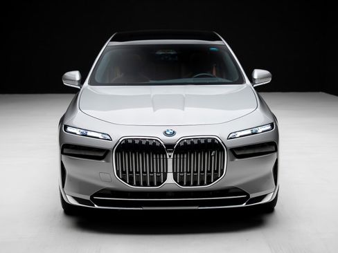 Used 2023 BMW i7 xDrive60 image 5