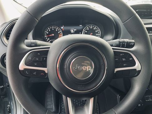 Used 2023 Jeep Renegade Latitude image 11