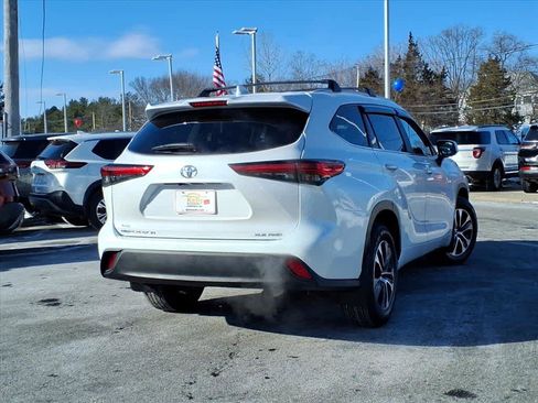 Used 2023 Toyota Highlander XLE image 6