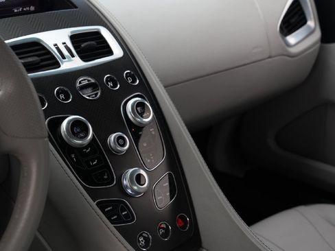 Used 2016 Aston Martin Vanquish Coupe RWD image 37