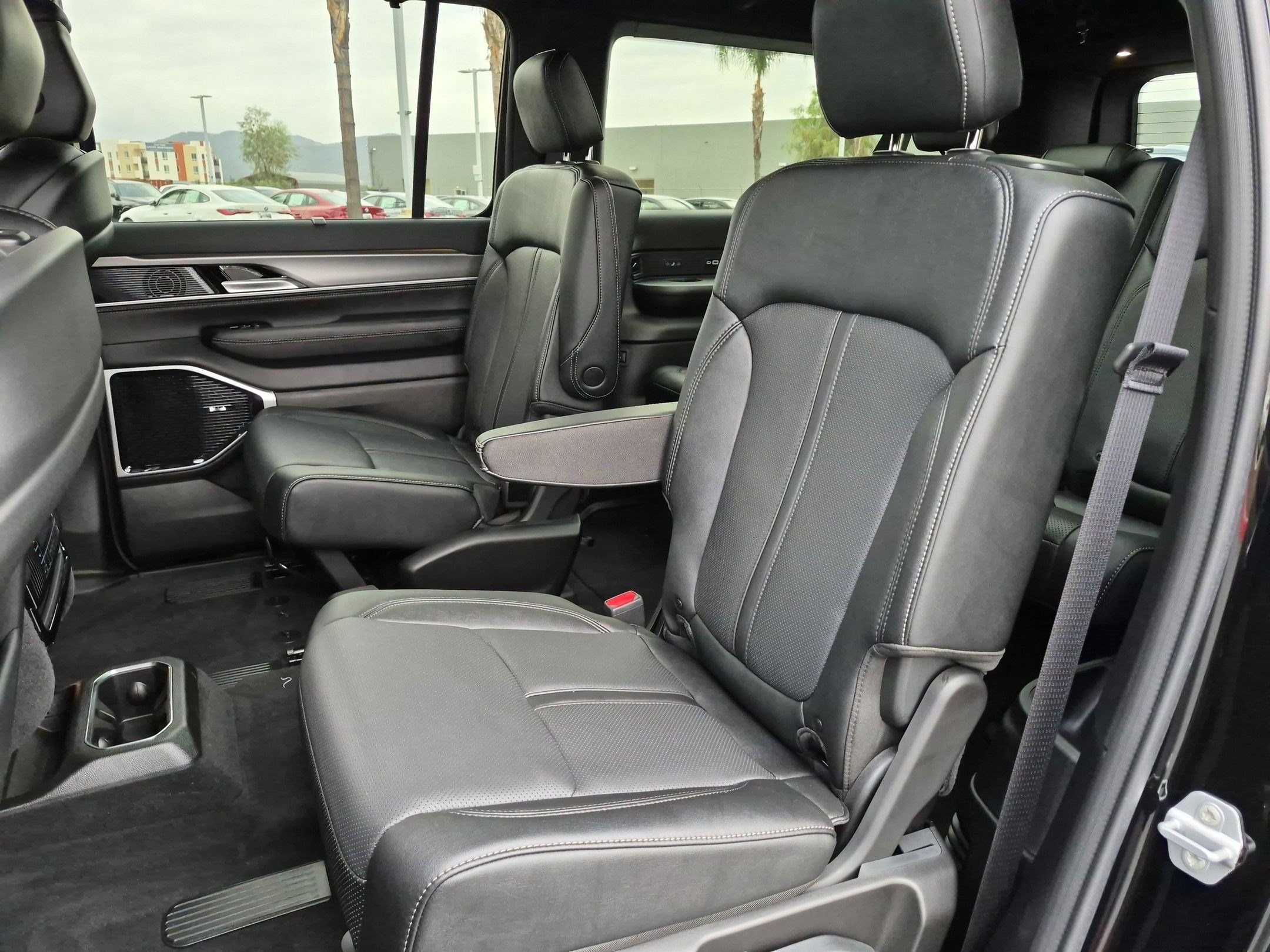 Used 2026 Jeep Grand Wagoneer L Limited AWD/4WD image 31