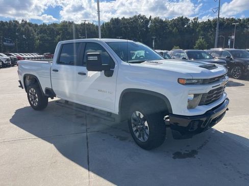 Used 2024 Chevrolet Silverado 2500 Custom image 10