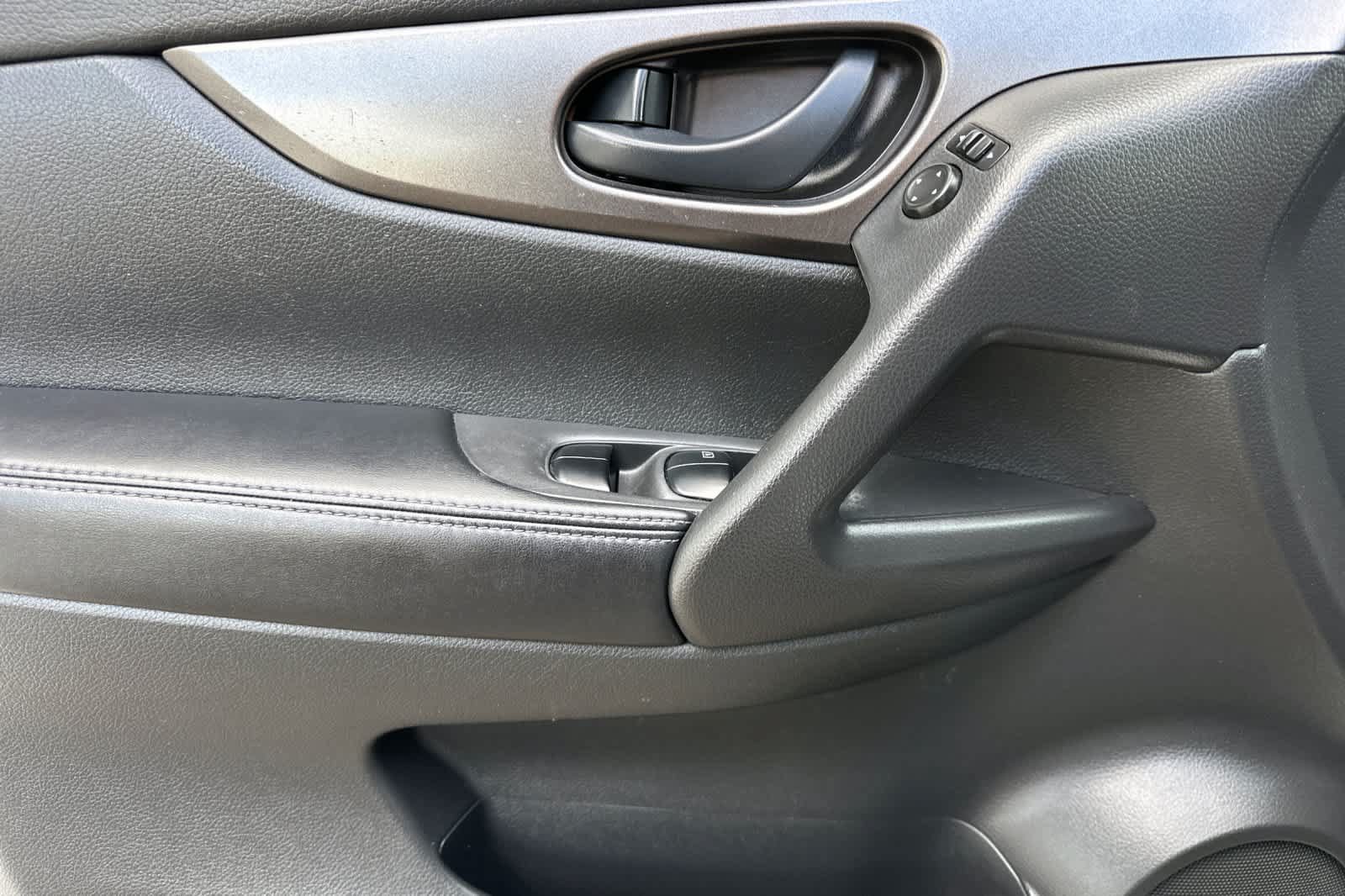 Used 2018 Nissan Rogue Sport S AWD/4WD image 12