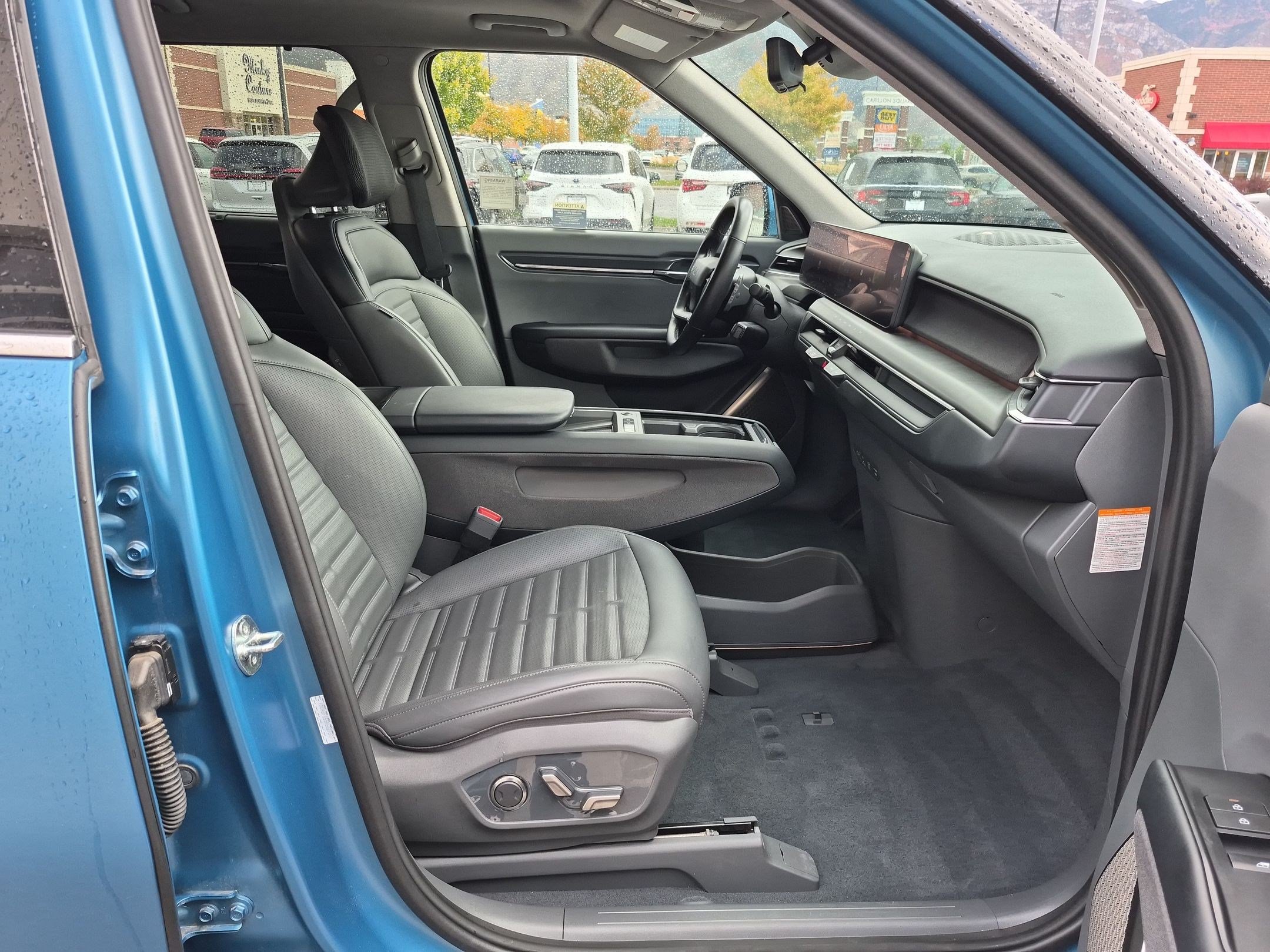 Used 2024 Kia EV9 Land w/ Towing Package AWD/4WD image 35