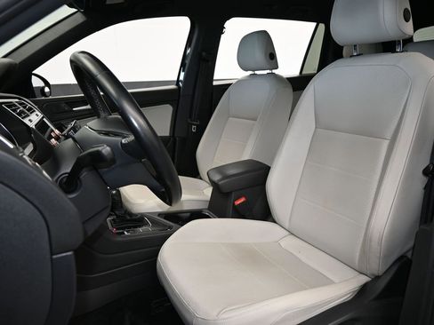 Used 2020 Volkswagen Tiguan SE R-Line image 10