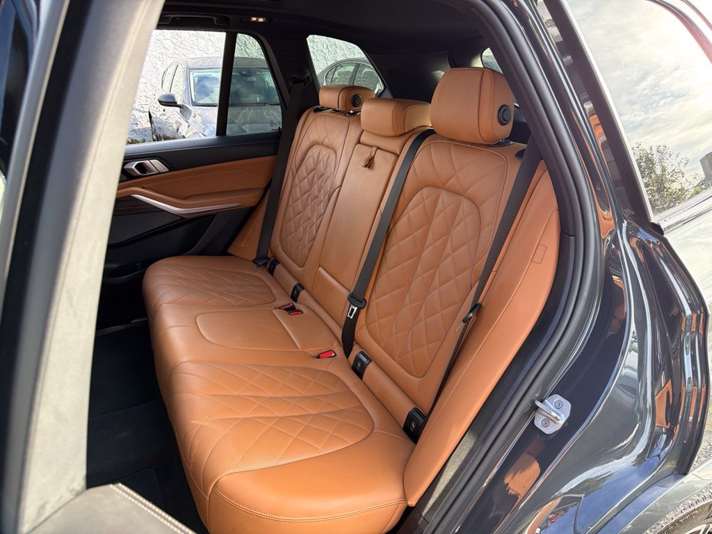 Used 2025 BMW X5 xDrive40i w/ M Sport Package AWD/4WD image 32