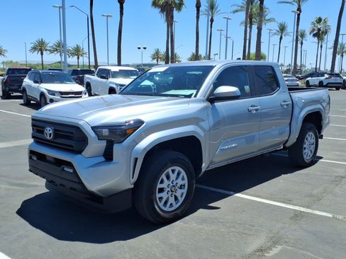 Certified 2025 Toyota Tacoma SR5 AWD/4WD image 8