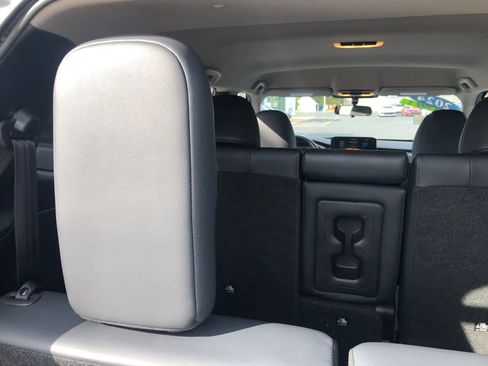 Used 2024 Mitsubishi Outlander SE image 32