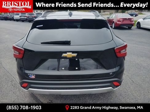 Used 2025 Chevrolet Trax LT w/ LT Convenience Package FWD image 6