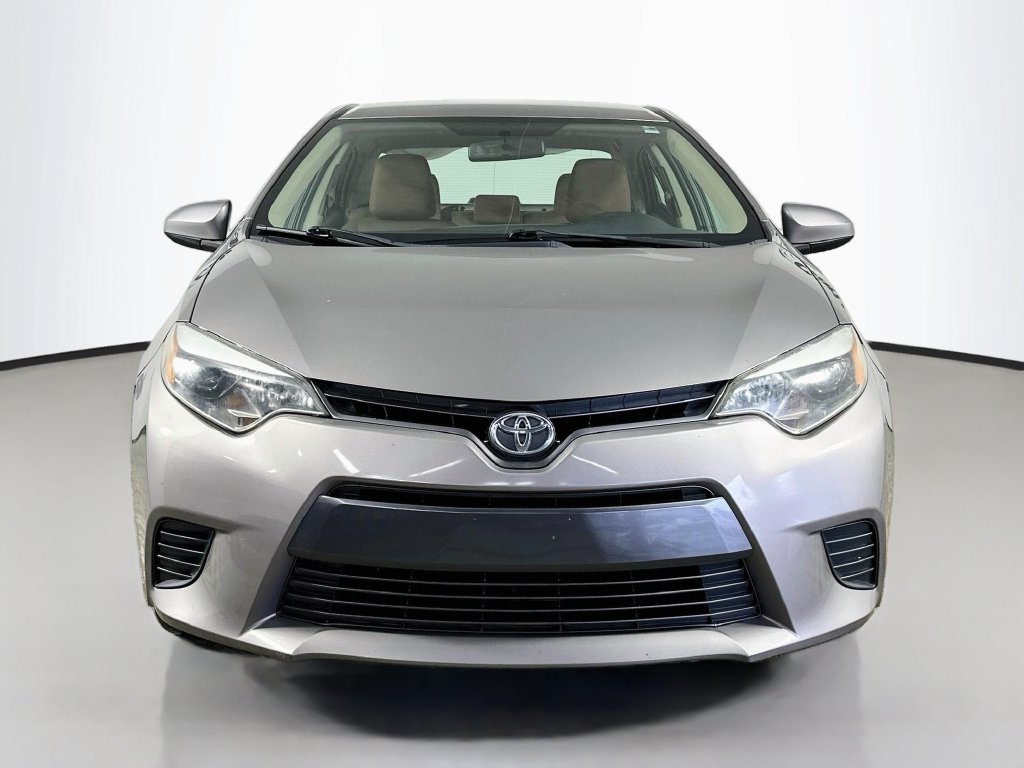 Used 2015 Toyota Corolla LE FWD image 2