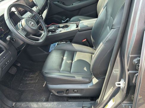 Used 2024 Nissan Rogue SL w/ SL Premium Package FWD image 11
