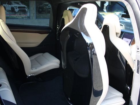 Used 2016 Tesla Model X 90D image 29