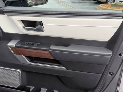 Used 2025 Toyota Sequoia Capstone image 20