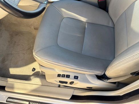 Used 2016 Volvo XC70 T5 Platinum w/ Protection Package image 17