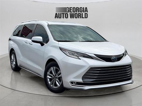 Used 2022 Toyota Sienna Limited FWD image 9