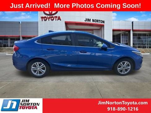 Used 2017 Chevrolet Cruze LT w/ Convenience Package FWD image 6