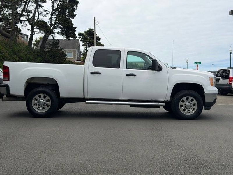 Used 2014 GMC Sierra 2500 SLE w/ SLE Preferred Package AWD/4WD image 5