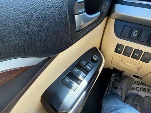 Used 2016 Toyota Highlander Limited image 27