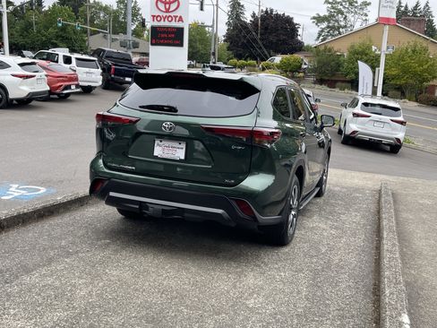 Certified 2025 Toyota Highlander XLE AWD/4WD image 7